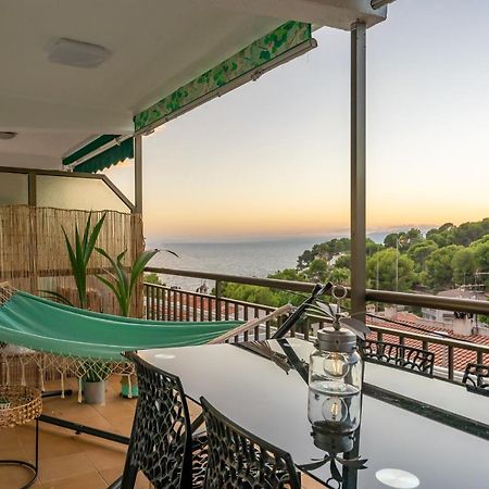 Beach Front Retro Hideaway In ซาลอว์ ภายนอก รูปภาพ