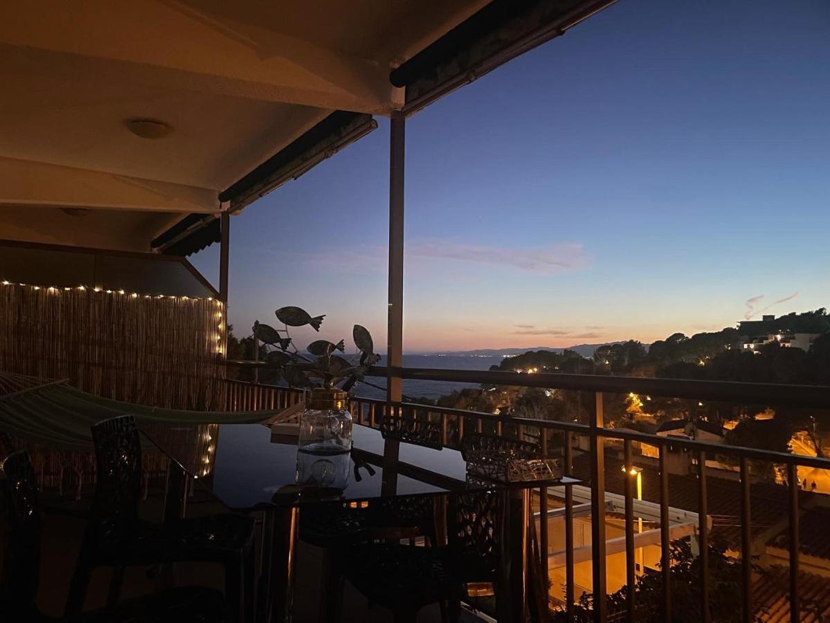Beach Front Retro Hideaway In ซาลอว์ ภายนอก รูปภาพ