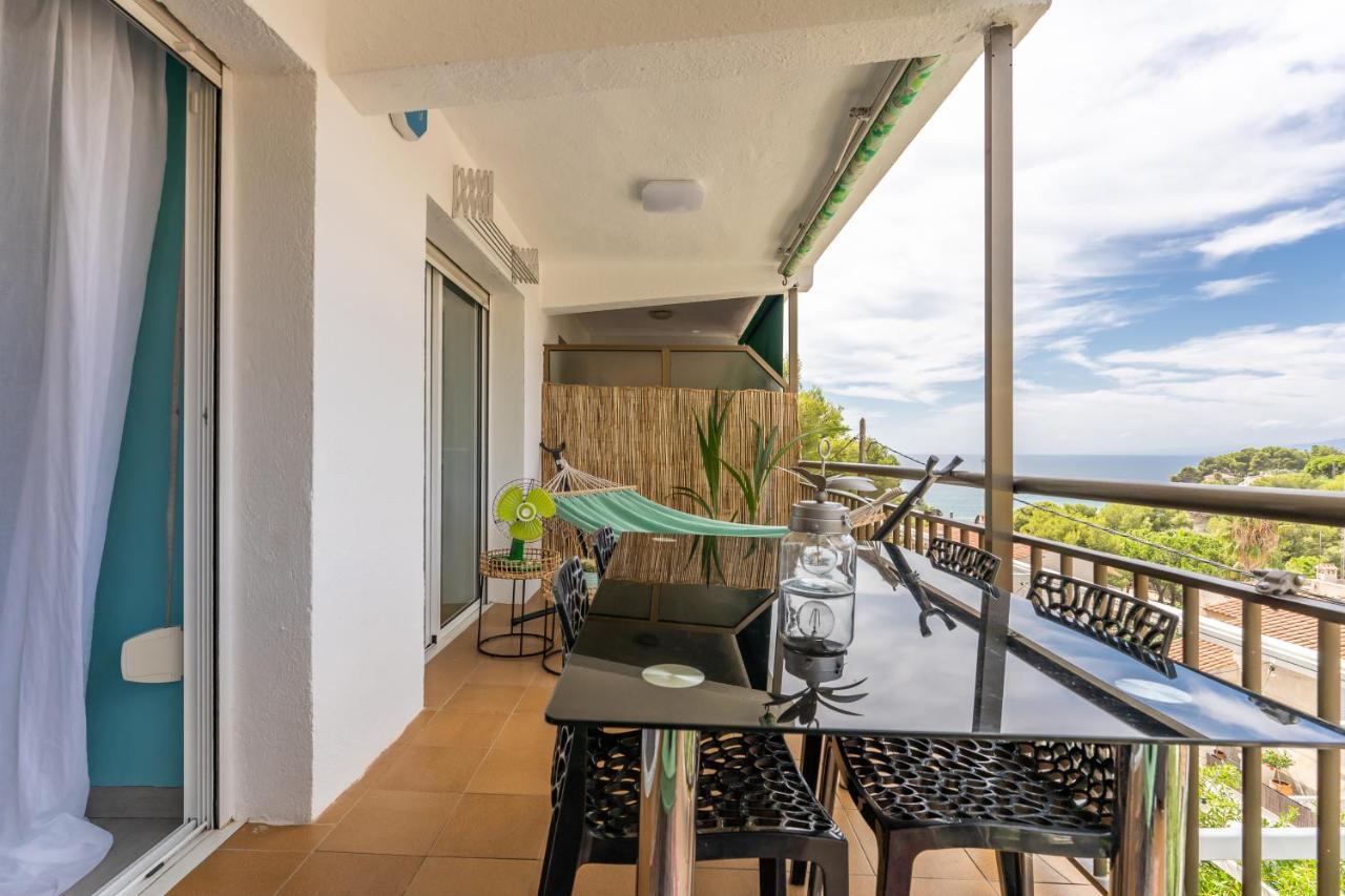 Beach Front Retro Hideaway In ซาลอว์ ภายนอก รูปภาพ
