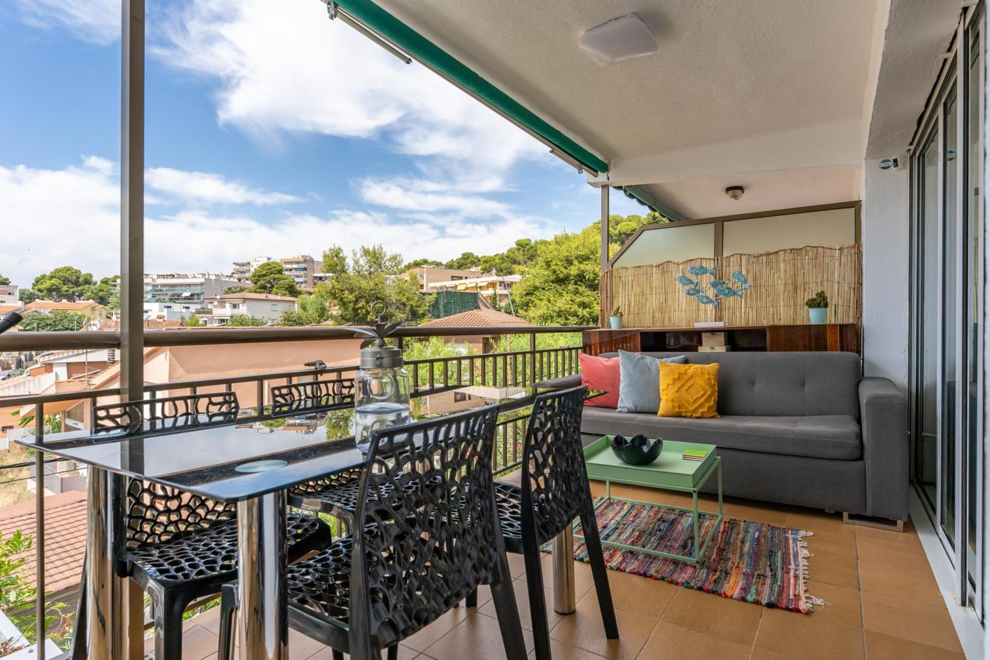 Beach Front Retro Hideaway In ซาลอว์ ภายนอก รูปภาพ