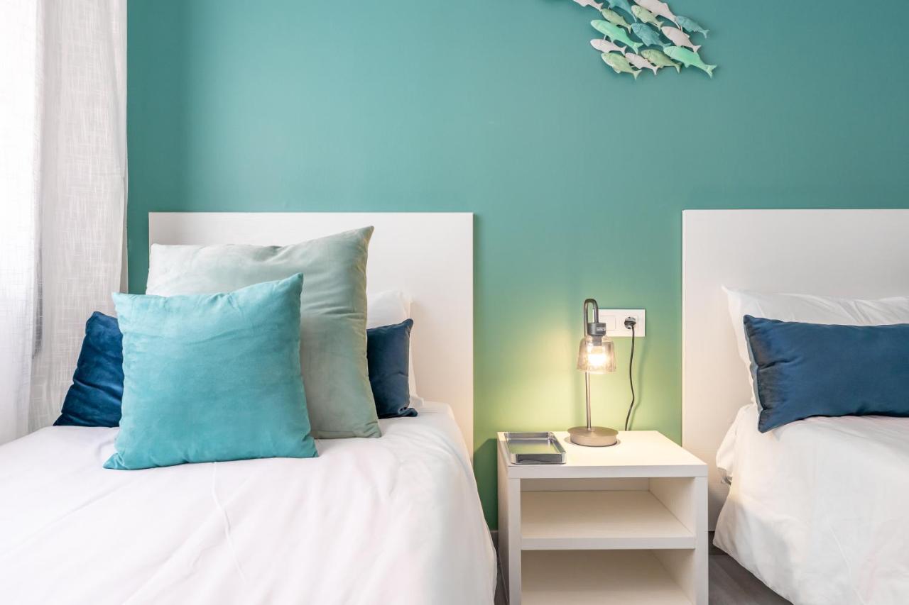 Beach Front Retro Hideaway In ซาลอว์ ภายนอก รูปภาพ