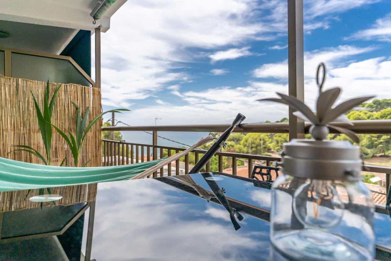 Beach Front Retro Hideaway In ซาลอว์ ภายนอก รูปภาพ