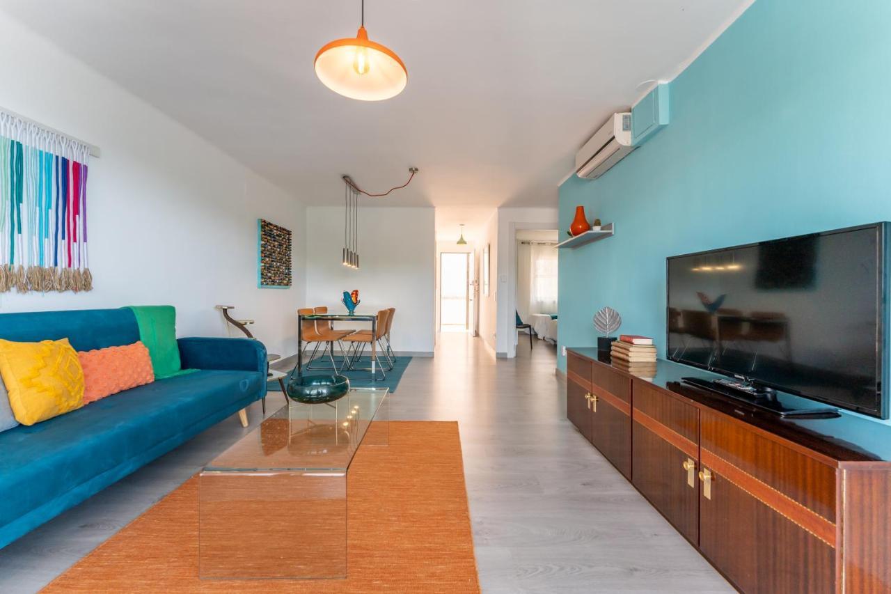 Beach Front Retro Hideaway In ซาลอว์ ภายนอก รูปภาพ