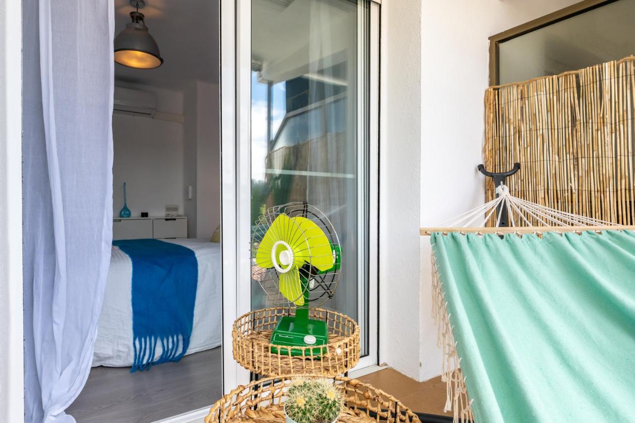 Beach Front Retro Hideaway In ซาลอว์ ภายนอก รูปภาพ