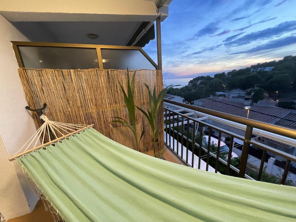 Beach Front Retro Hideaway In ซาลอว์ ภายนอก รูปภาพ