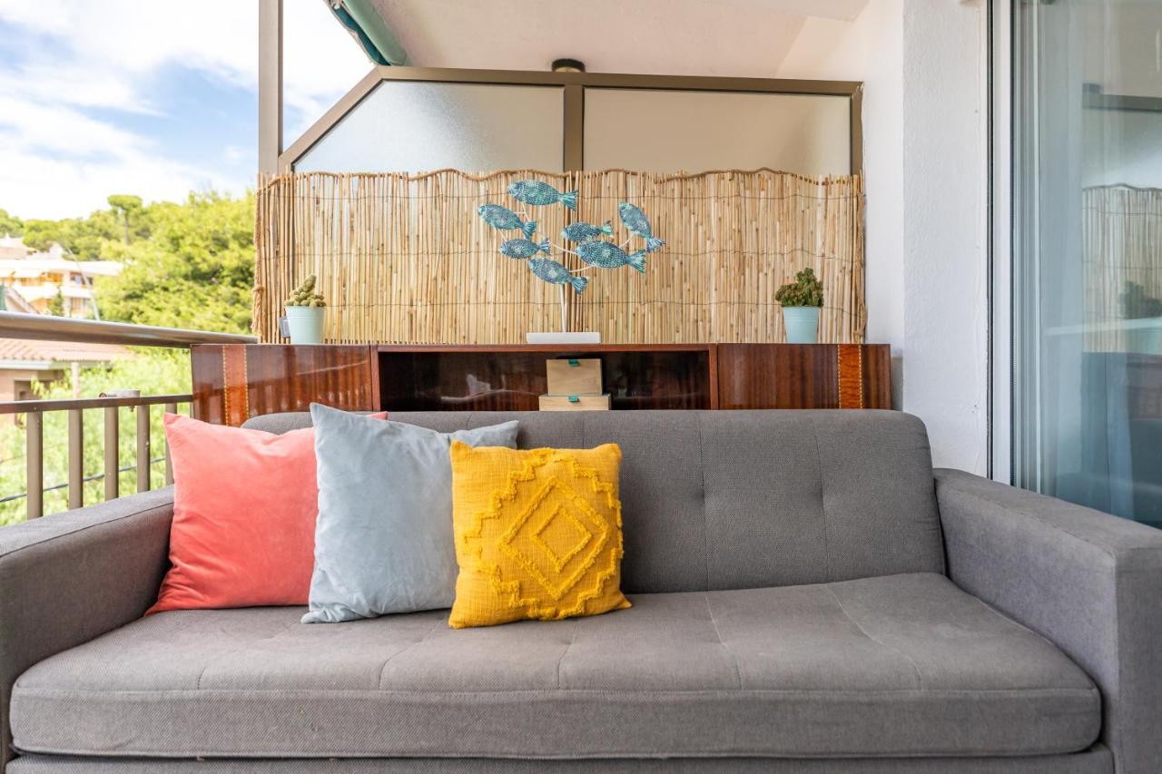 Beach Front Retro Hideaway In ซาลอว์ ภายนอก รูปภาพ
