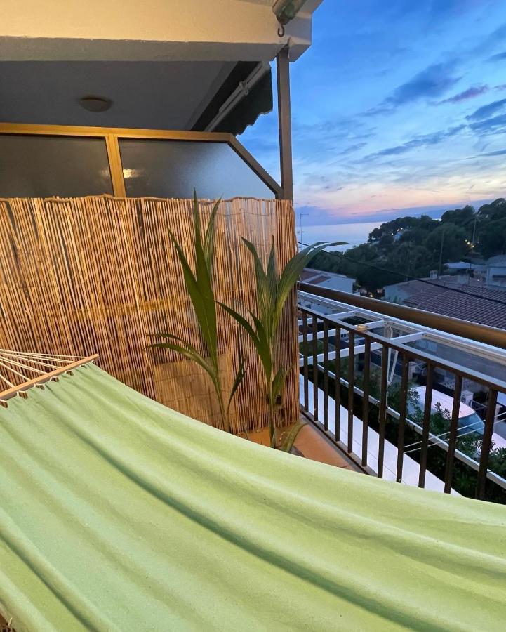 Beach Front Retro Hideaway In ซาลอว์ ภายนอก รูปภาพ