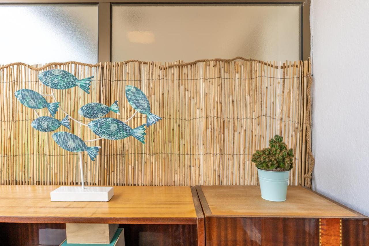 Beach Front Retro Hideaway In ซาลอว์ ภายนอก รูปภาพ